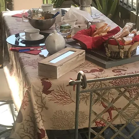 Attico Palazzo Giustiniani Panzió 3*